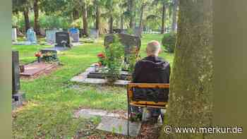 Trauerbänke auf dem Waldfriedhof: Bürgermeister bietet Lösung an