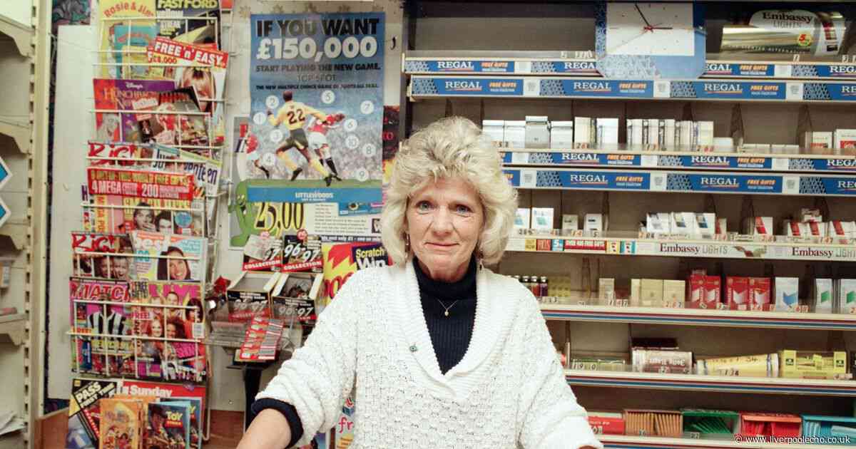 21 fascinating photographs capture October in Liverpool in 1996