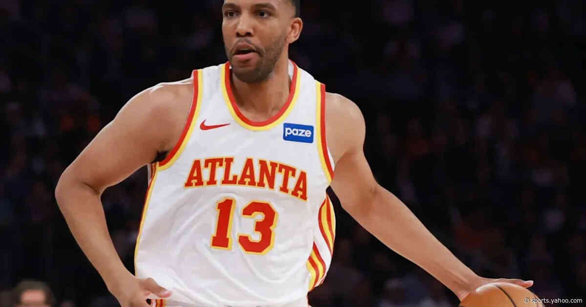 Knicks sign Tony Bradley as final roster spot battle takes another twist