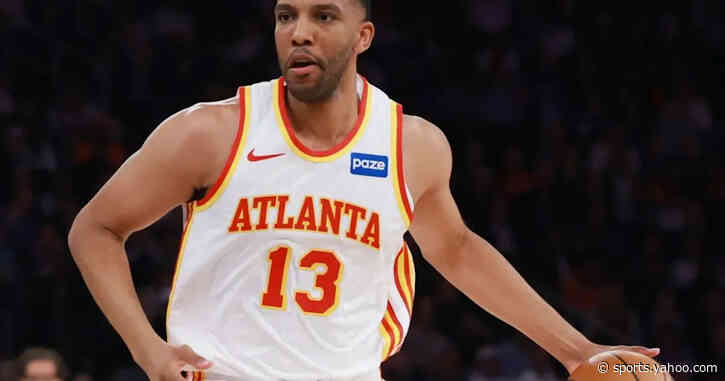 Knicks sign Tony Bradley as final roster spot battle takes another twist