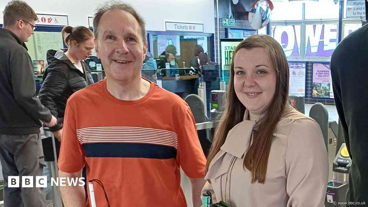 Station audio guides help sight-loss passengers