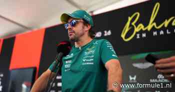 Alonso verlengt F1-carrière met steun van vriendin: ‘Ze heeft liever dat ik niet thuis ben’