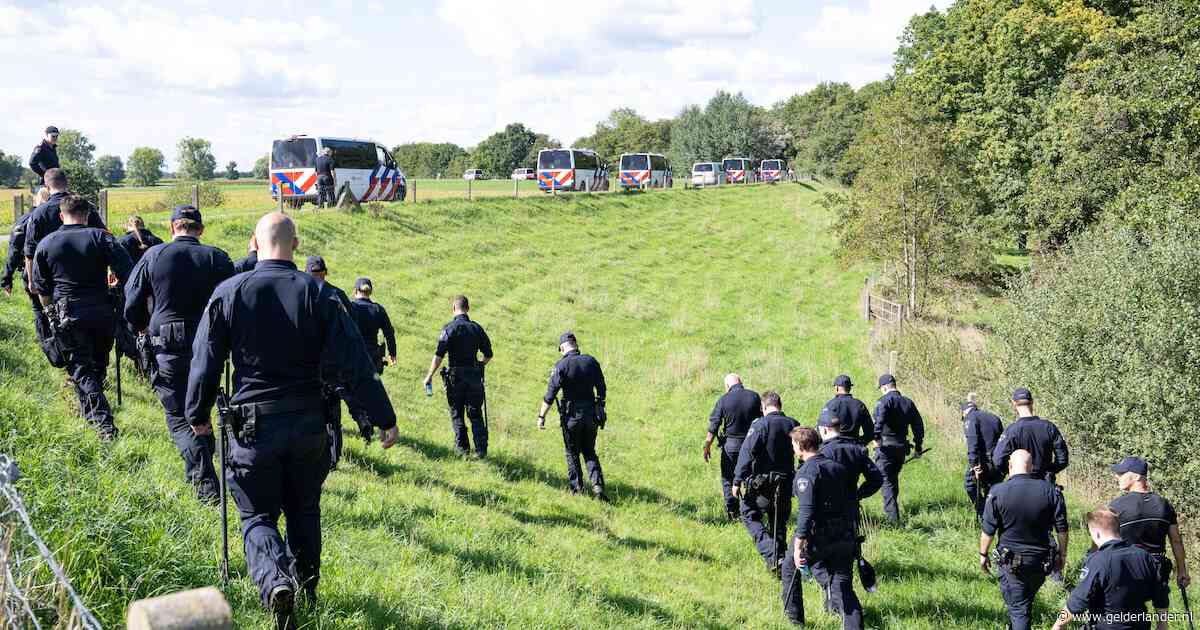 Bijna 40 verdachten en ruim 30 wapens gevonden, maar politie jaagt verder: zo staat het nu met onderzoek naar Overasselt