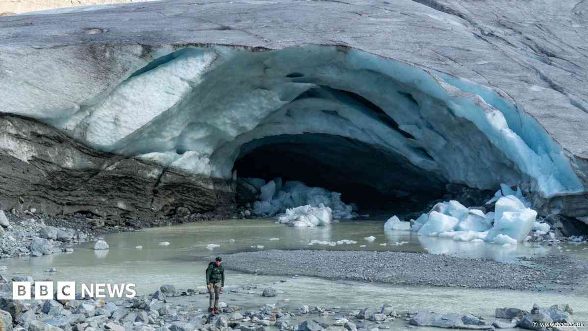 Swiss glaciers suffer 'disastrous' year of ice loss, threatening water supplies