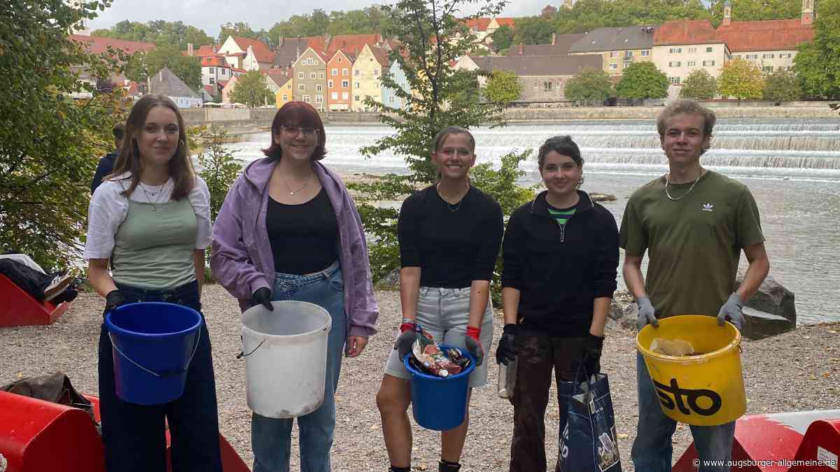Grüne Jugend sammelt Müll entlang des Lechs