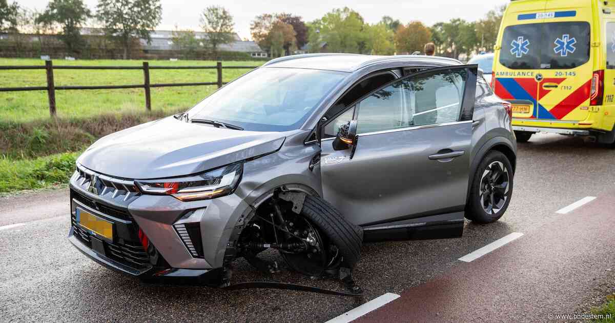 Twee automobilisten gewond bij frontale botsing in Roosendaal, slachtoffers naar het ziekenhuis