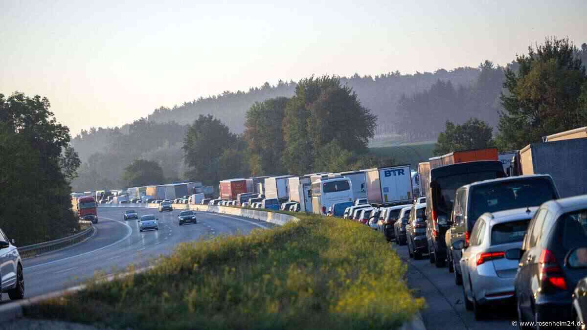 Mann steigt nach Unfall auf A9 aus Auto aus und wird von Transporter erfasst – tot