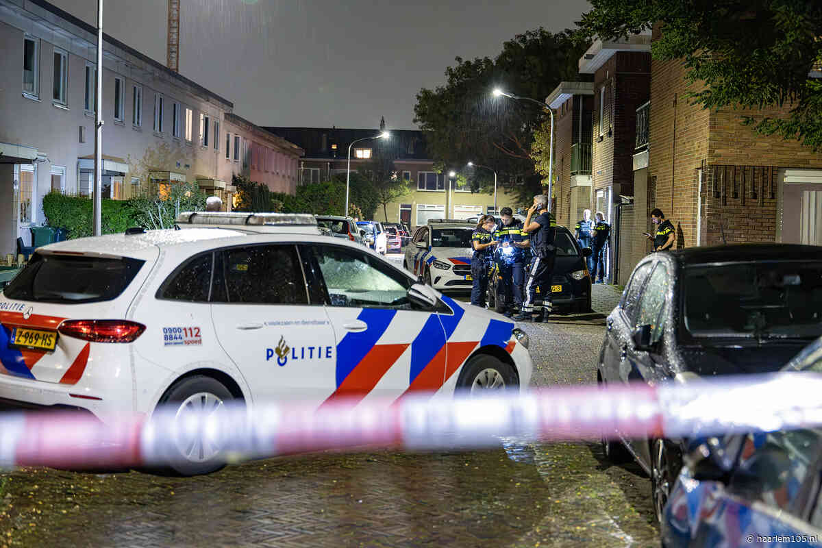 Auto mogelijk beschoten in Haarlem-Noord, politie zoekt getuigen