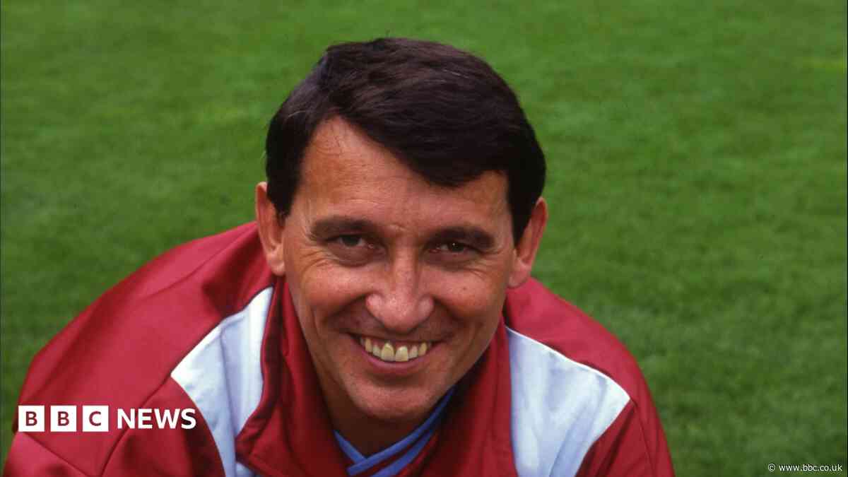 Fans walk to remember ex-Wolves boss Graham Taylor