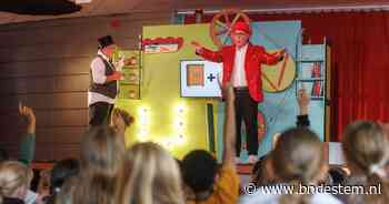 Henk en Cees leren kinderen tijdens de Kinderboekenweek verhalen vertellen: ‘Iedereen heeft podiumvrees’