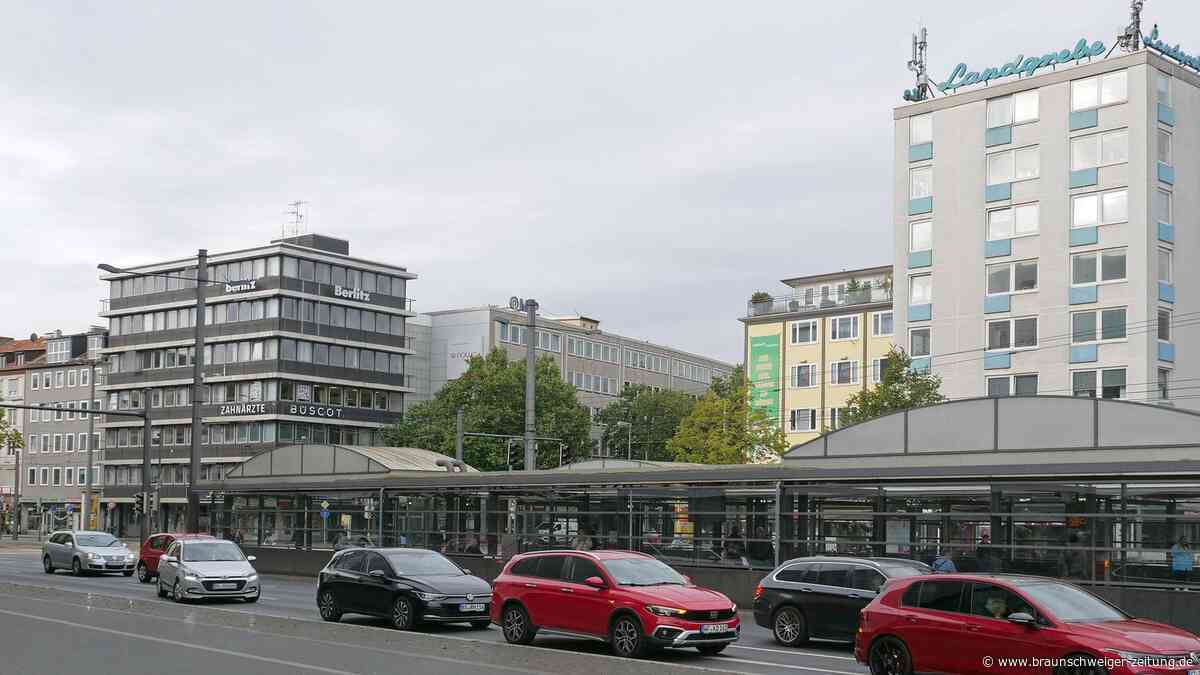 Unbekannte werfen mehrere Steine auf Braunschweigs Bohlweg – Auto beschädigt