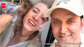 Hrithik marks 5 year anniversary: Actor shares romantic post for Saba