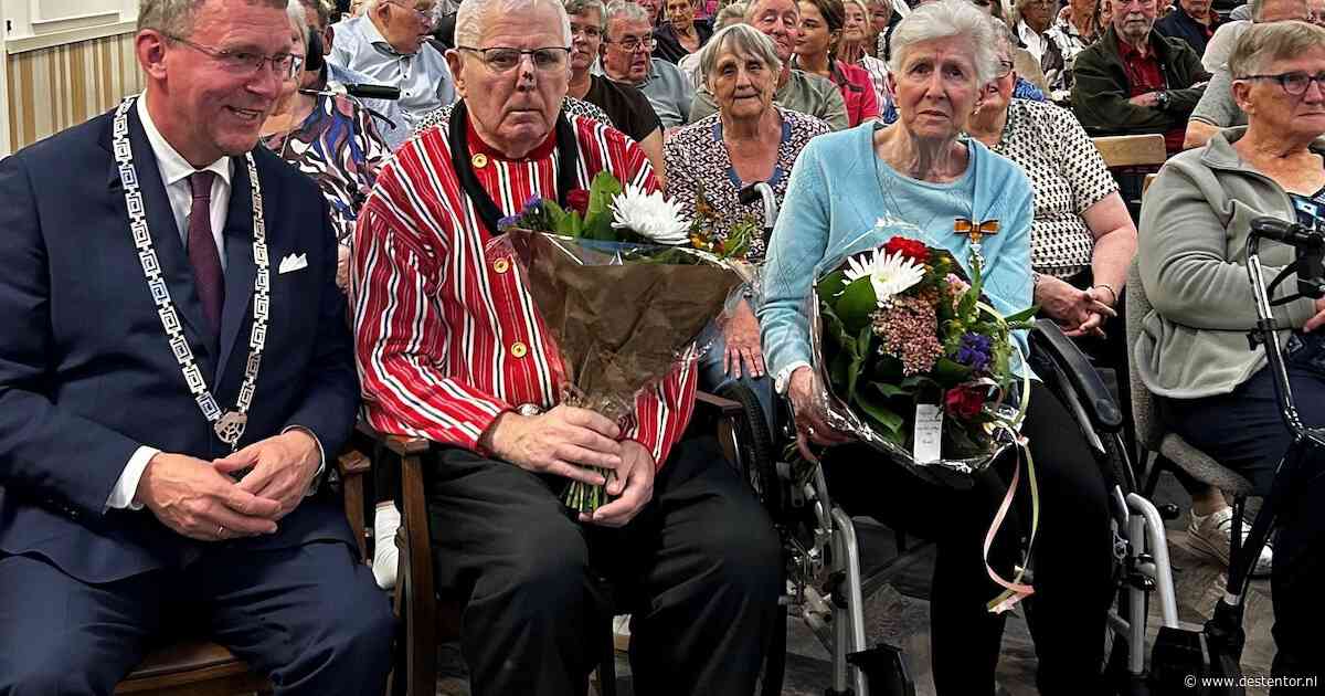 Echtpaar Bakker uit Urk ‘dubbel’ onderscheiden: een lintje voor beiden