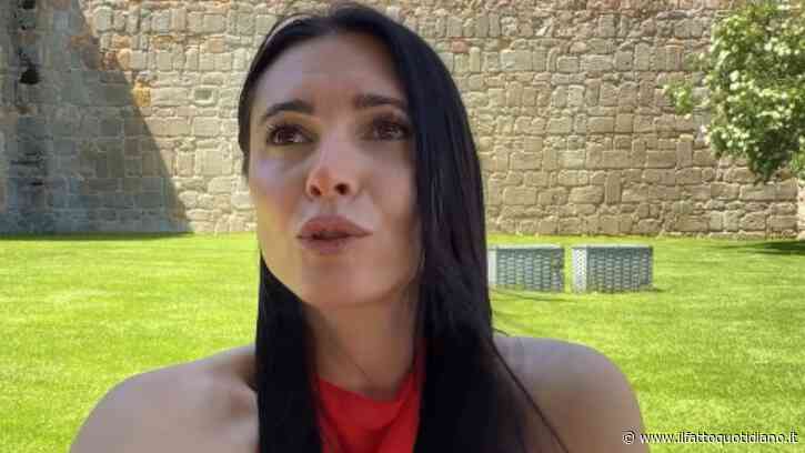 “Mi presentavo come ‘la ragazza in carrozzina’. Poi una frase del mio parrucchiere mi ha fatto riflettere. Quando mia figlia mi ha chiesto perché non potesse vedermi in piedi mi si è spezzato il cuore”: parla Giulia Lamarca