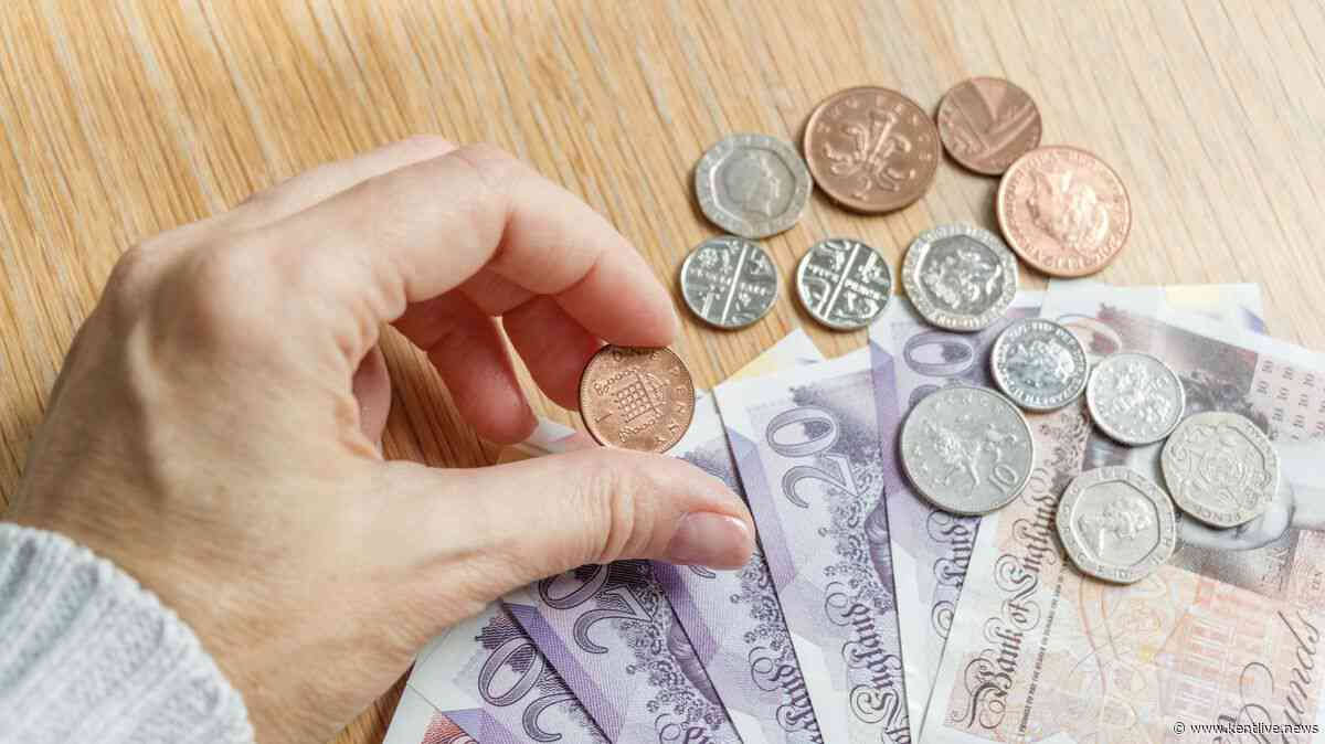 Universal Credit update as DWP scheme for 90,000 people changes - eligibility