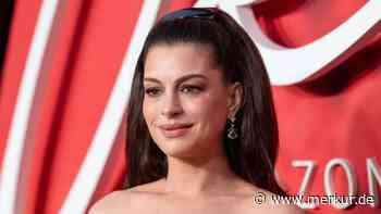 Babybauch-Auftritt: Anne Hathaway bezaubert in schwarzer Spitze