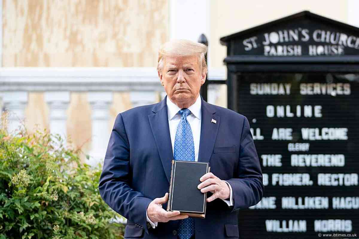 Trump Signs 'Super Intelligence' Pact as 'President of the Unites States;' Internet Did Not Miss the Irony