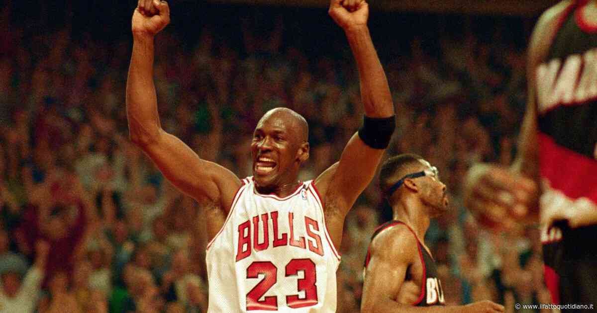 Venduta all’asta la maglia della “Last Dance” di Michael Jordan: 12,3 milioni di dollari, ma non è record per un cimelio sportivo