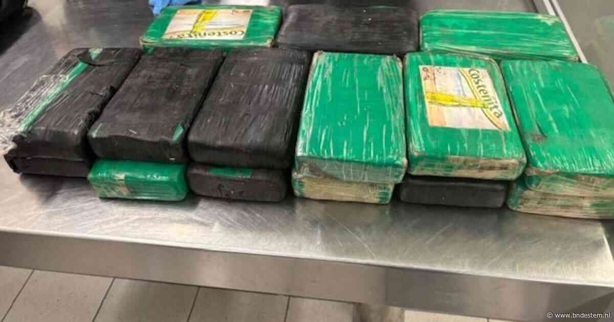 Bemanningslid van vliegtuig betrapt met 18 kilo cocaïne in bagage op Schiphol