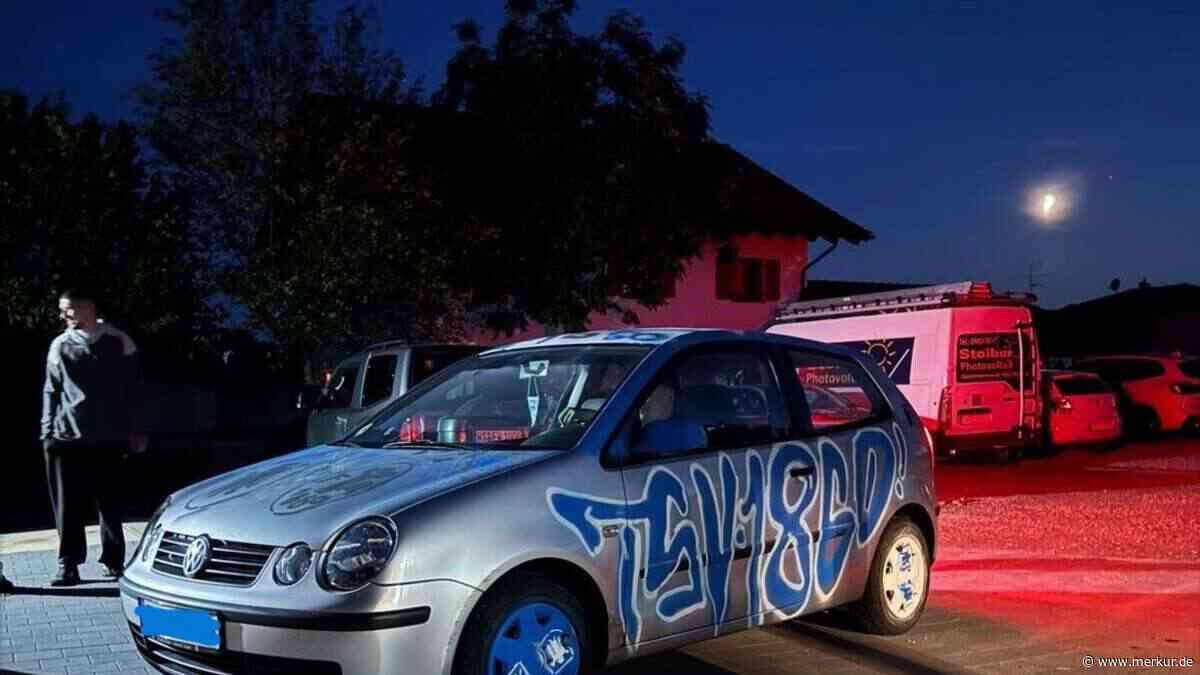 Für die Schule: Poinger sprüht seinen VW Polo zum TSV-1860-Auto um