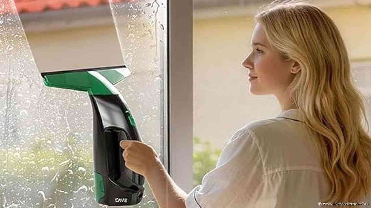 'Really handy' window vac 'clears condensation in a single smooth pass'