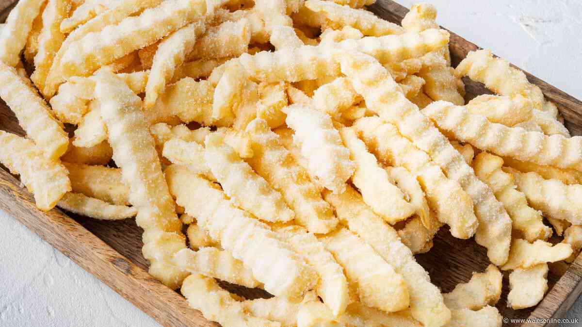 I asked 5 chefs for the best way to make frozen chips crispy — don't miss 1 step