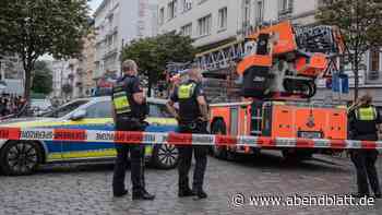 Risse in Hauswand entdeckt: Feuerwehr evakuiert Gebäude in St. Georg