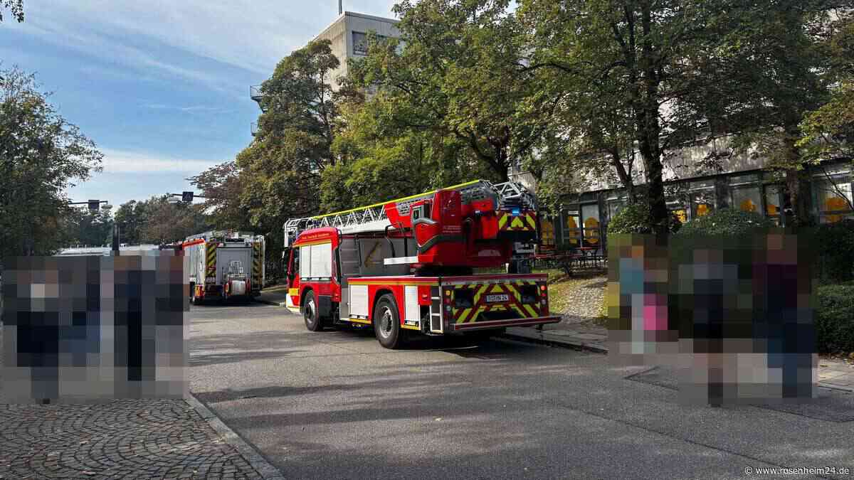 Feueralarm an Hochschule Rosenheim: Schüler aus Gebäude evakuiert