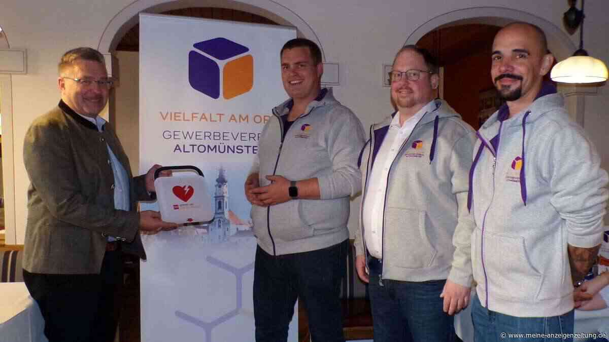 Gewerbeverein Altomünster feiert 25 Jahre mit Zauberer und Hebebühne