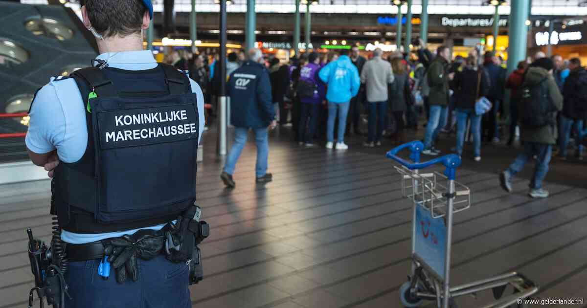 Drie positieve alcoholtesten op Schiphol: piloot krijgt vliegverbod van 1,5 uur