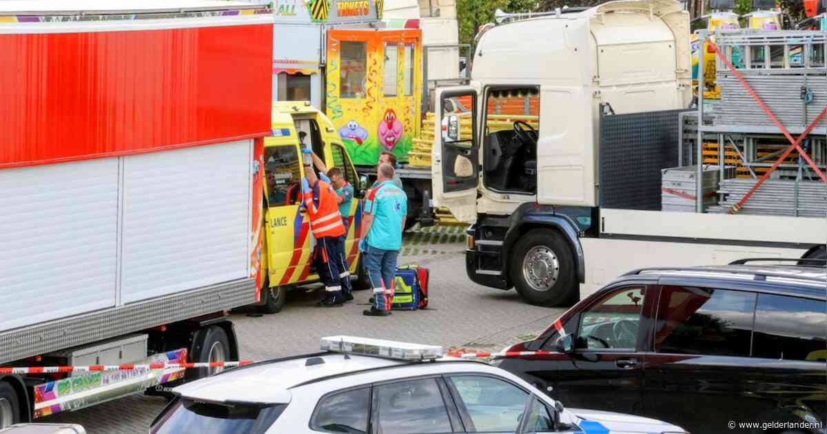 Ernstig ongeluk bij opbouw kermis in Tiel, slachtoffer met spoed naar ziekenhuis
