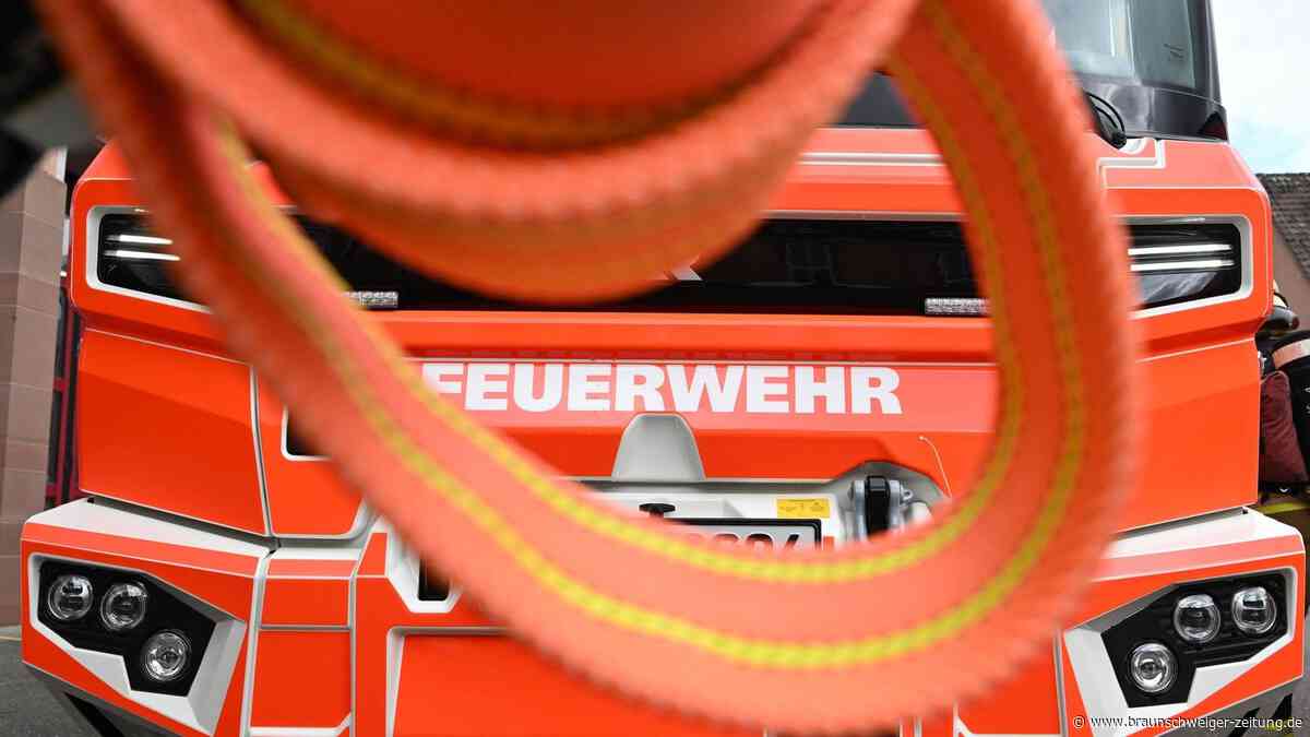 Einfamilienhaus brennt im Landkreis Hildesheim – Bewohner tot gefunden
