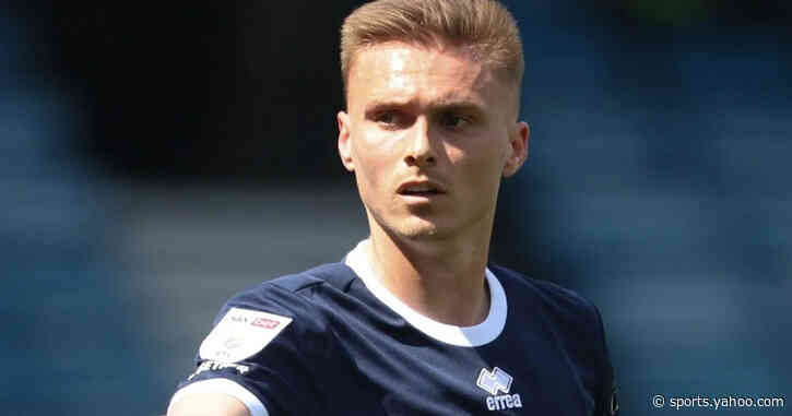 Leicester sign ex-Southampton midfielder Smallbone