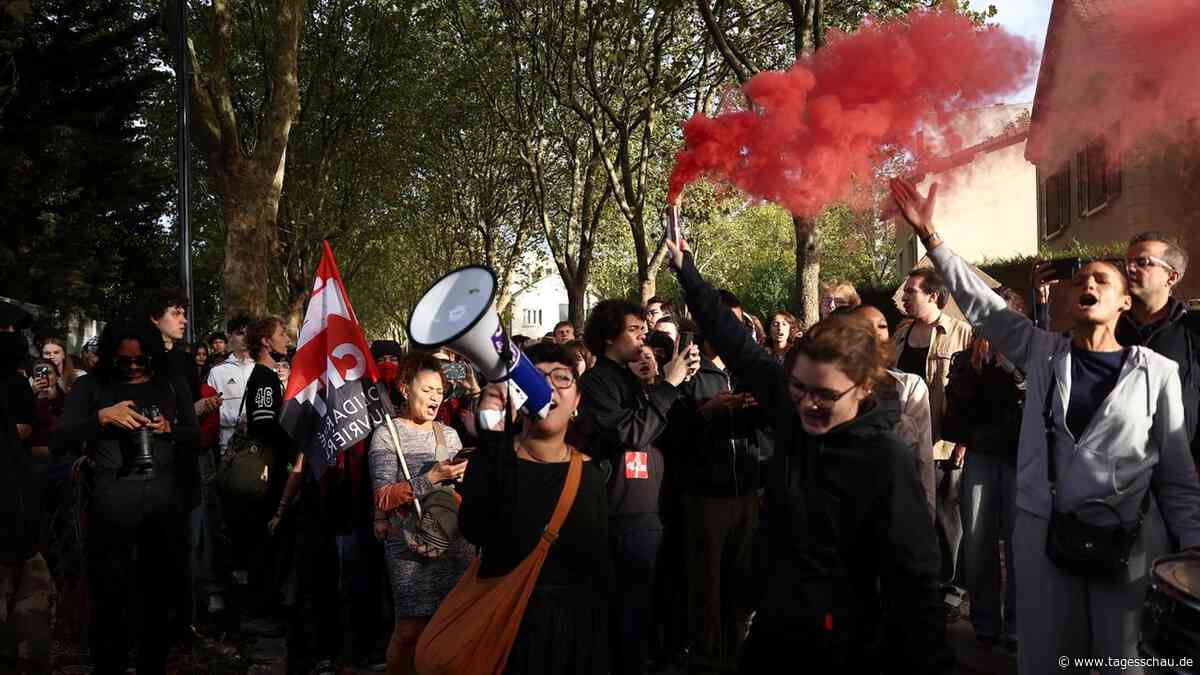 Frankreichs Regierung schnürt Sparpaket, die Bevölkerung protestiert