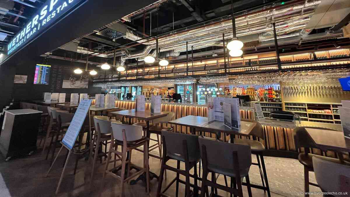 Manchester Airport Wetherspoon pub like 'a cattle market' as passengers slam queues