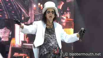 78-Year-Old ALICE COOPER Once Again Rules Out Retirement: 'I Can't Think Of A Better Job'