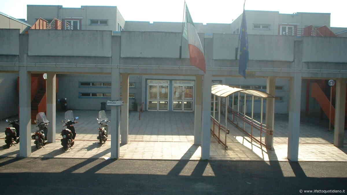 “Ci sarà una sparatoria a scuola”: un messaggio anonimo fa scattare i controlli con metal detector in un liceo di Roma