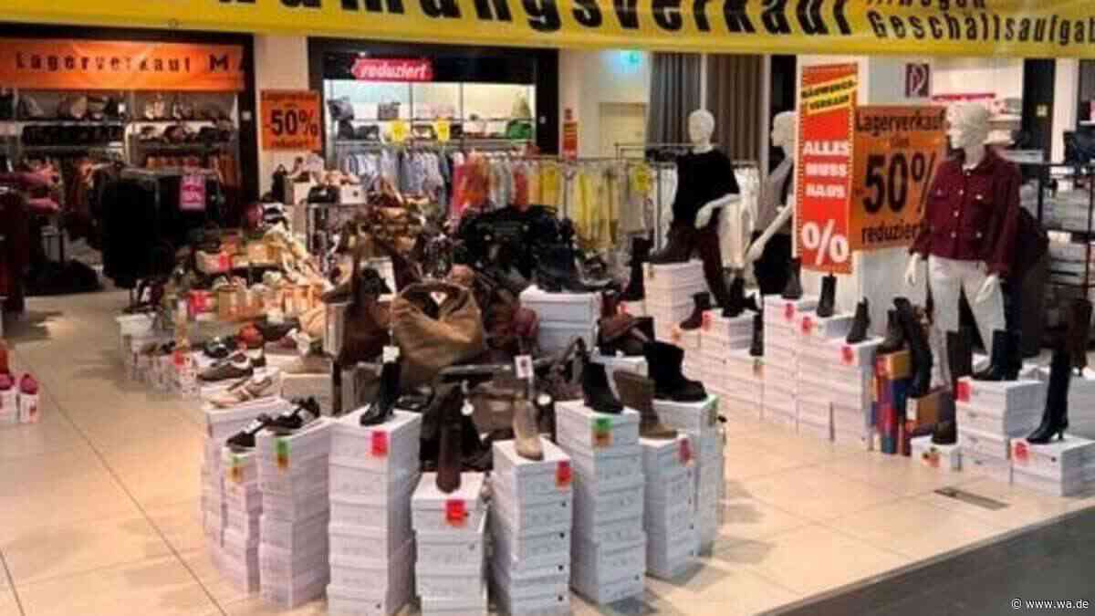 Räumungsverkauf läuft: Schuhgeschäft in der Innenstadt schließt nach 24 Jahren
