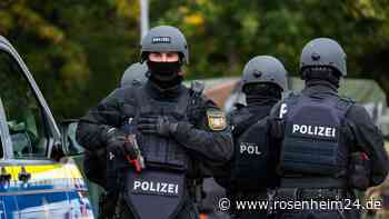 SEK-Einsatz in Wasserburg: Mann (52) wirft mit Eisenstangen nach Polizisten