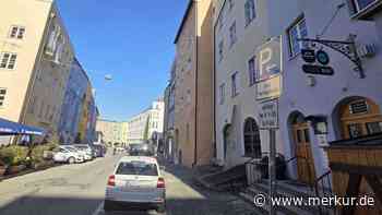 „Kann nicht ständig umparken“ – Parkplatzchaos und Strafzettel-Dilemma in bayerischer Altstadt