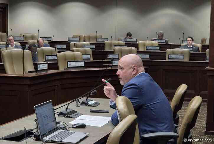Arkansas lawmakers told helping inmates return to society will ease prison overcrowding