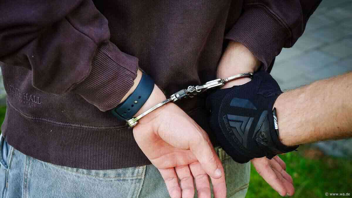 Polizei nimmt drei Personen in Gewahrsam – sie planten wohl staatsgefährdende Straftat