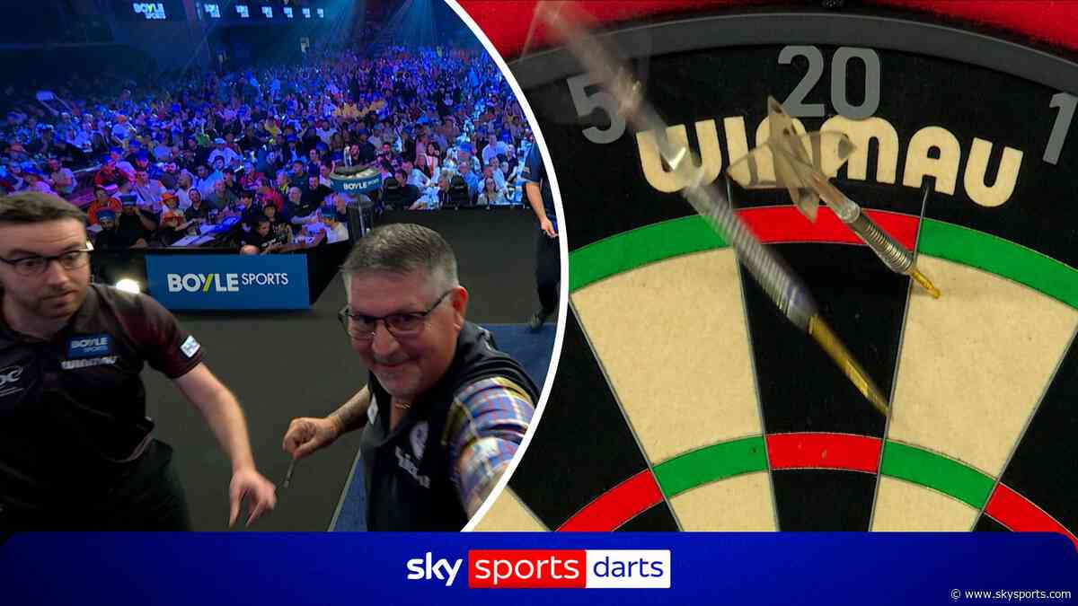 The worst possible start for Anderson? Misses double and two darts bounce out!