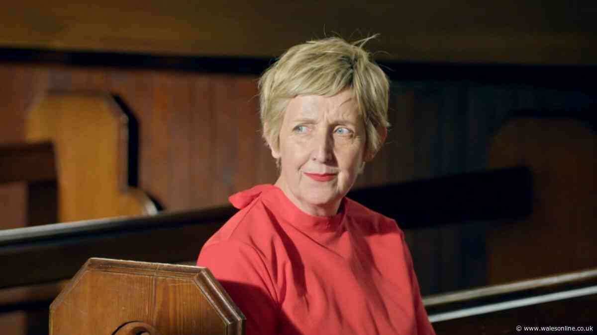Julie Hesmondhalgh's touching gesture to Celebrity Traitors co-star moments in to show