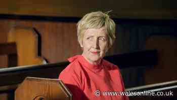 Julie Hesmondhalgh's touching gesture to Celebrity Traitors co-star moments in to show