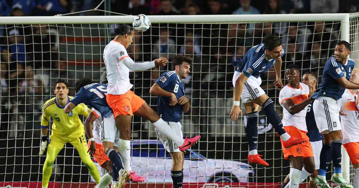 LIVE Nations League | Oranje maakt aansluitingstreffer tegen Grieken: Virgil van Dijk kopt raak