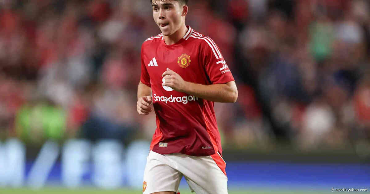 Manchester United defender set to sign new contract