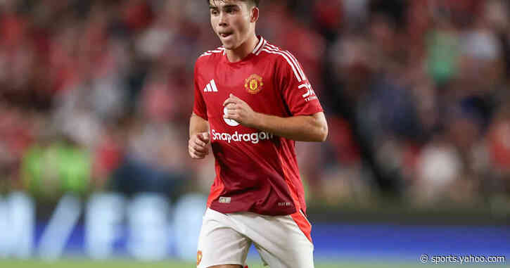 Manchester United defender set to sign new contract