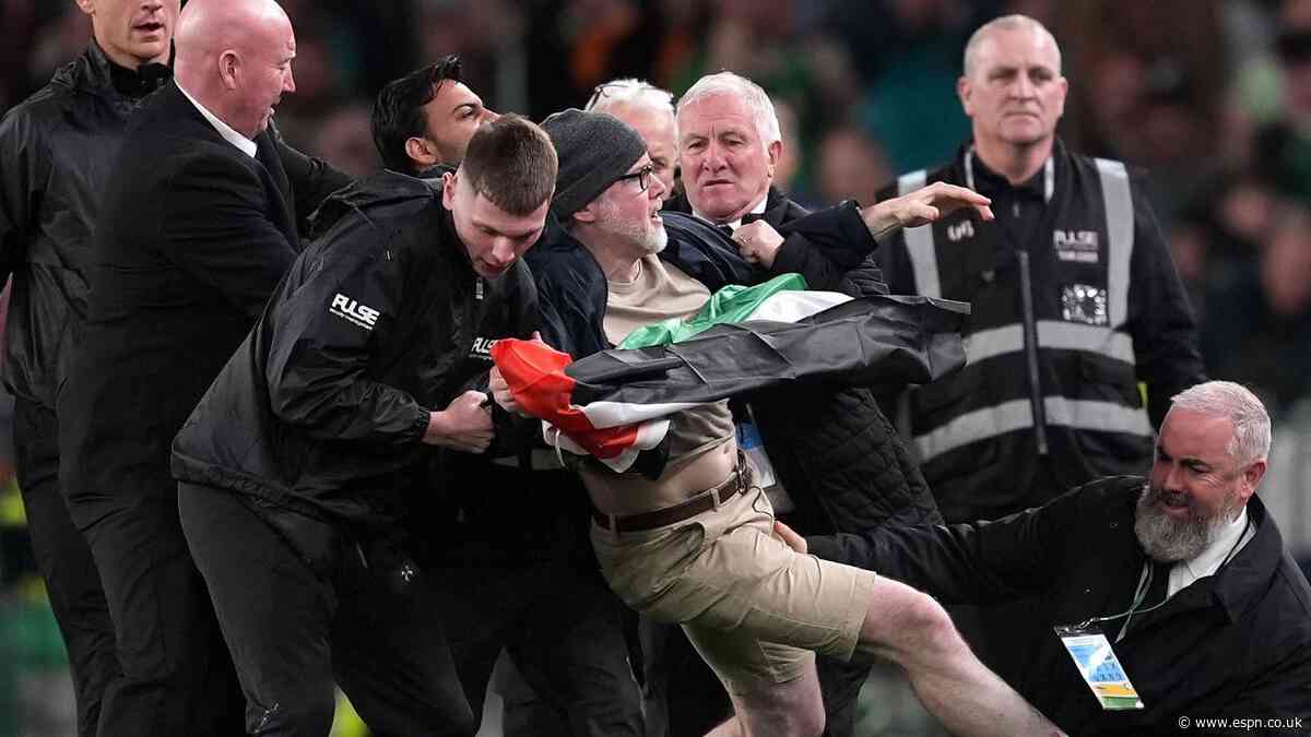 Protesters interrupt Ireland game over Israel