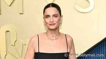 Amanda Peet, 54, reveals 'weird' change to her body that she noticed before her breast cancer diagnosis